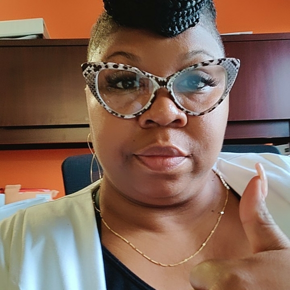 Meet your Posher, Tracey - Picture 2 of 3